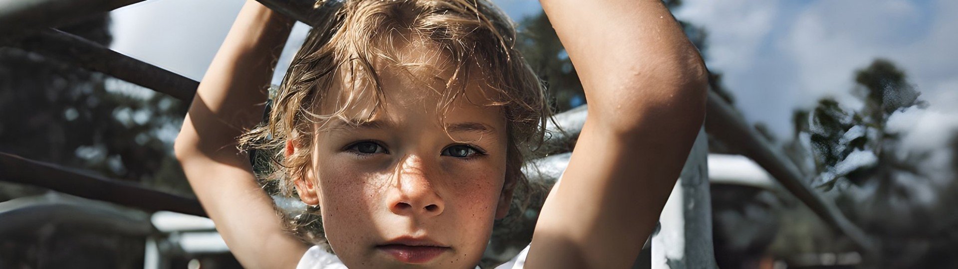 2 g2k dvak jongen op klimrek liggend