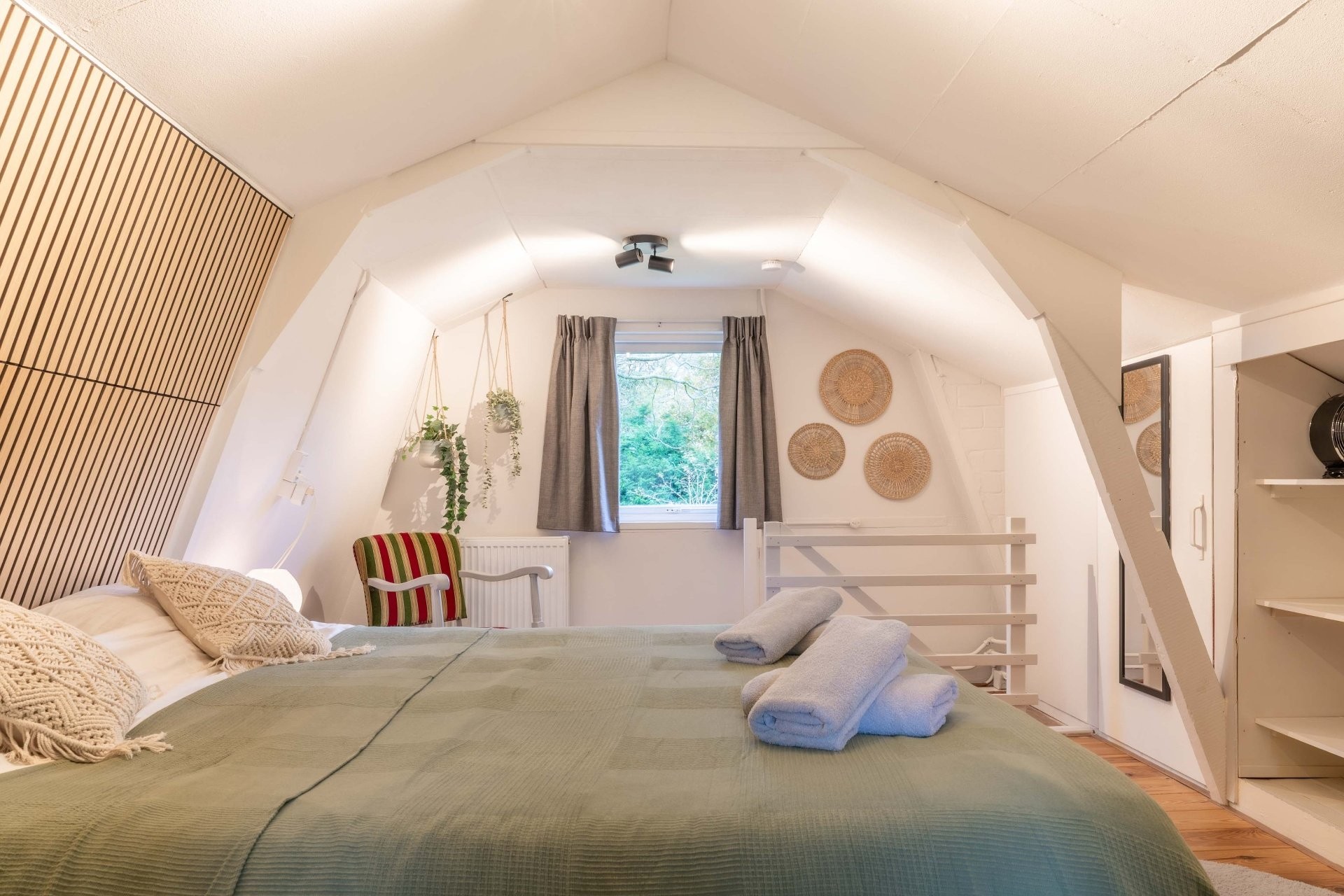 Bedroom main bvgih83c